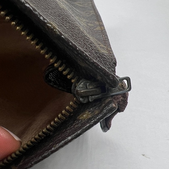 Louis Vuitton Vintage Large Zip
Top Clutch Bag Pouch 9.75” x 7.5” x 2” - Picture 9 of 15